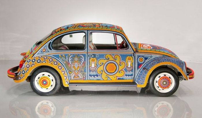 Volkswagen Beetle целиком покрытый бисером (7 фото)