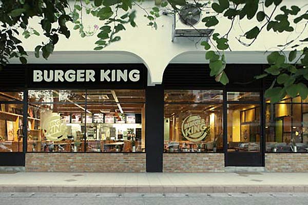 Универсальное зонирование интерьера кафе Burger King