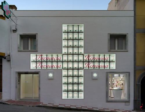 Дизайн аптеки «Hermosa» в Испании от студии Marketing-Jazz
