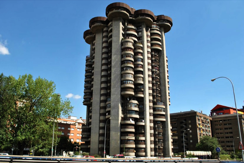 Torre Blancas — жилой дом в Мадриде от Francisco Javier Saenz de Oiza