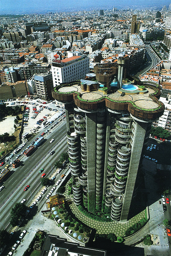 Torre Blancas — жилой дом в Мадриде от Francisco Javier Saenz de Oiza