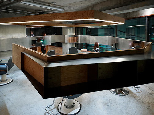 Дизайн интерьера парикмахерской Lodge от Suppose Design Office