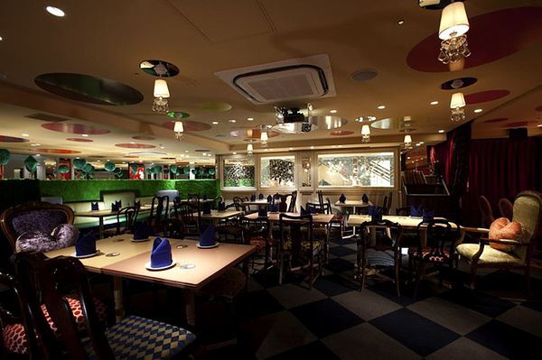 Токийский ресторан Alice In Wonderland