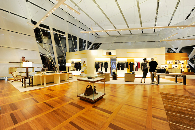 Интерьер бутика Louis Vuitton \Сингапур\