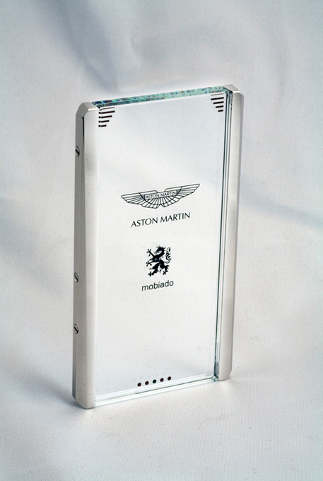 Концепт телефона Mobiado CPT002 Aston Martin